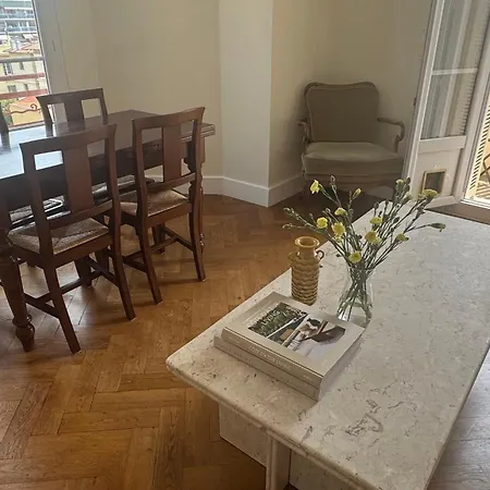 Floor Steps From The Sea * Nizza