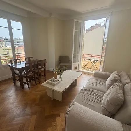 Apartman Floor Steps From The Sea *